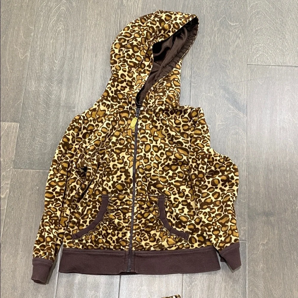 Leopard Print 5T but fits mostly 2t/3t Girl Matching Set